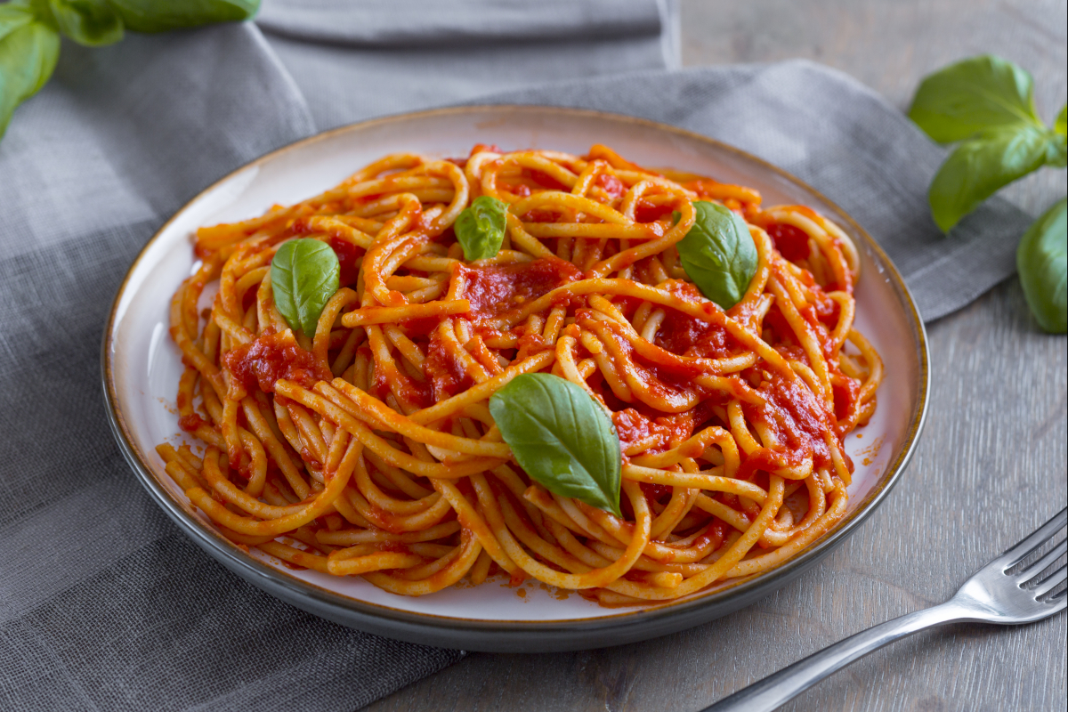 a dish of spaghetti with tomato souce
